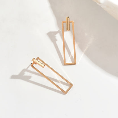Quinleyra™ エレガントなメタリック仕上げのジオメトリックロングピアス