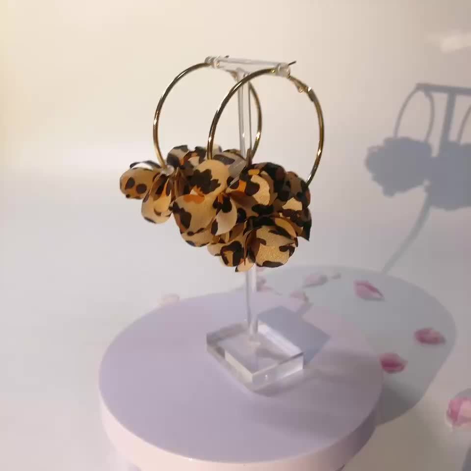 Harmony | ボヘミアンでエレガントなC型の花のイヤリング