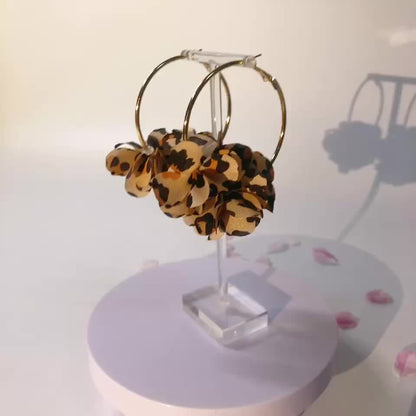 Harmony | ボヘミアンでエレガントなC型の花のイヤリング